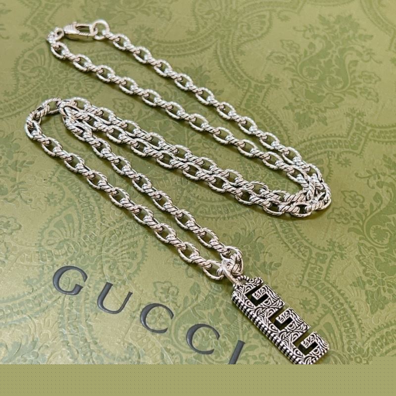 G*u*i necklaces